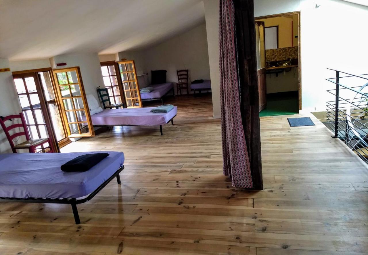 Gite De La Porte Saint Jacques: A Hostel For Pilgrims Esterno foto
