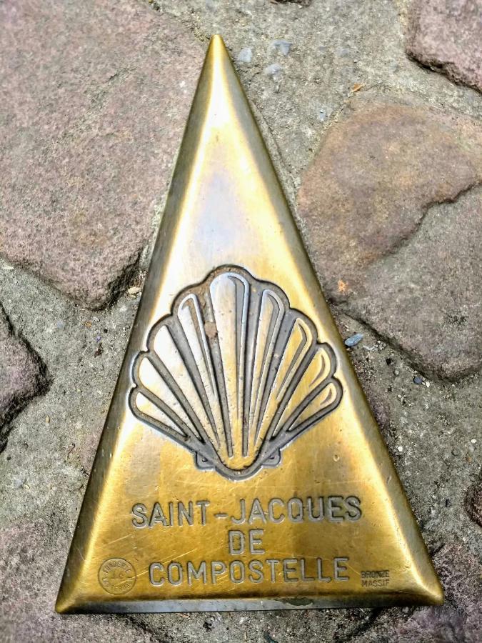 Gite De La Porte Saint Jacques: A Hostel For Pilgrims Esterno foto